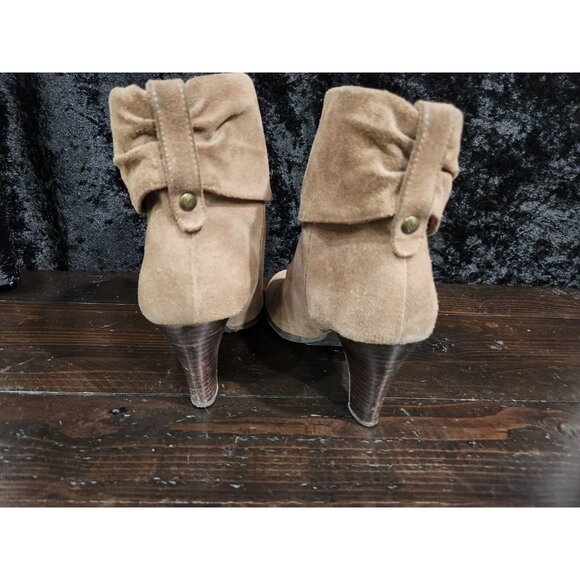 BCBGeneration Cesinaz Brown Suede Fold Over Heeled Booties/Sz. 8B - Picture 7 of 9